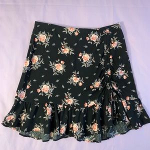 Floral mini skirt, with scrunch on side.